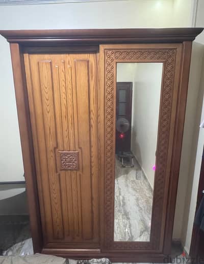 دولاب بحالة ممتازة