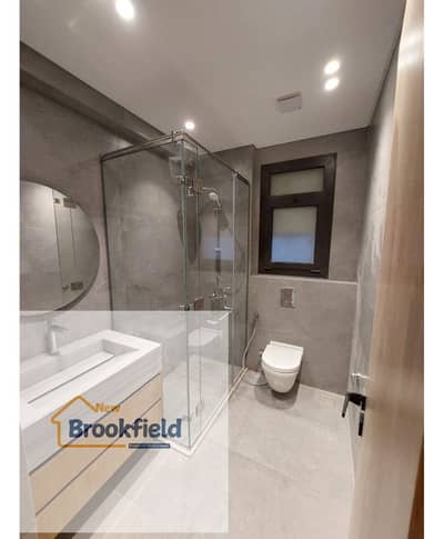 First Use apartment for rent with kitchen, air conditioners, appliances, and shutters in District 5.