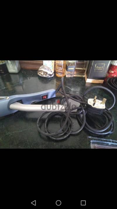 Carmen Andrew Collinge ceramic hair straightener.