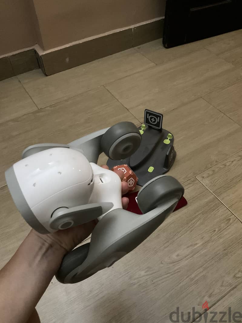 Loona AI Robot Pet – Like New – Interactive Smart Companion 1