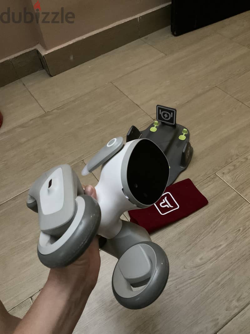Loona AI Robot Pet – Like New – Interactive Smart Companion 2