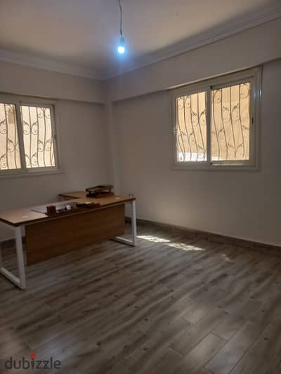 Apartment with private entrance and terrace 350m residential or administrative in villas south of the academy, first assembly