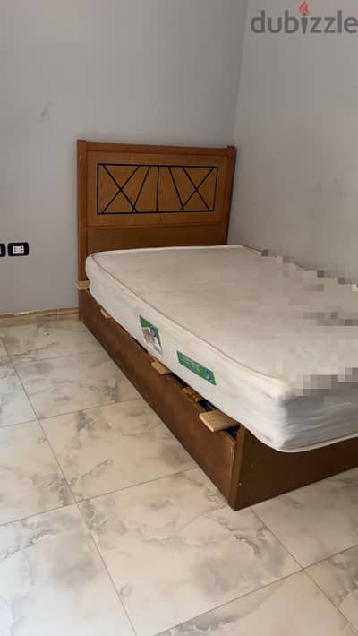 سرير ١٠٠