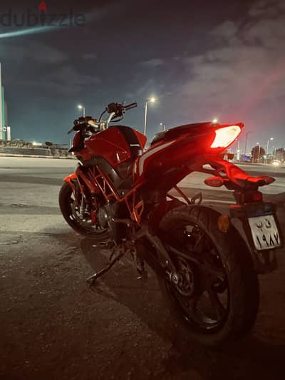 Benelli tnt 150