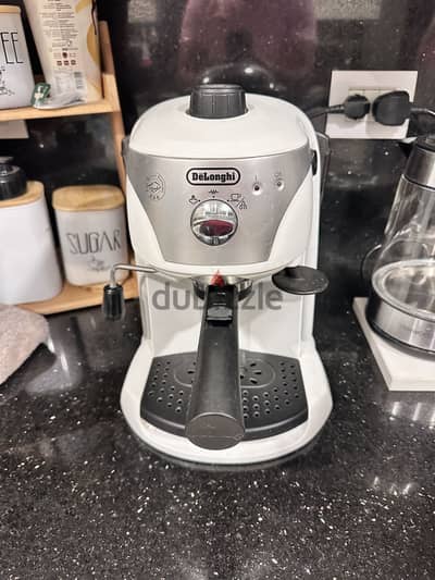 Delonghi coffee machine-good as new