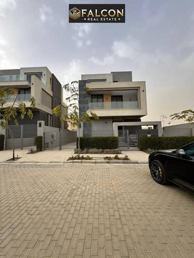 تاون هاوس كورنر ب 3 وجهات رئيسيه في قلب الشروق استلام فوري برايم لوكيشن ف PATIO 5 EAST - الباتيو 5