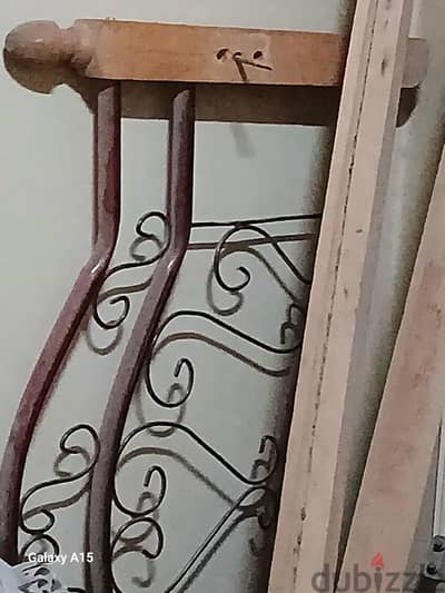 سرير خشب وحديد بالمرتبه سفنج