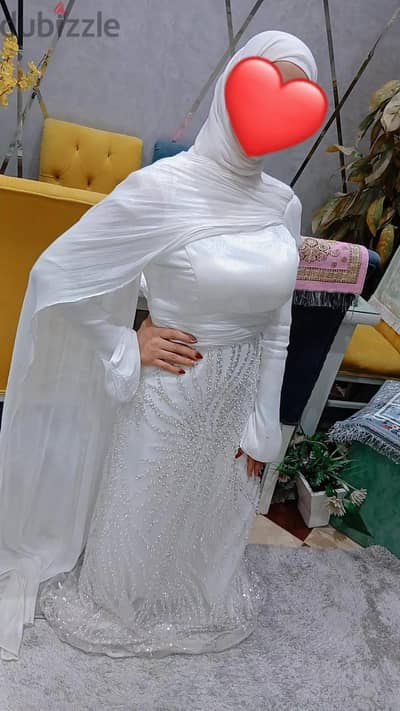 فستان للبيع