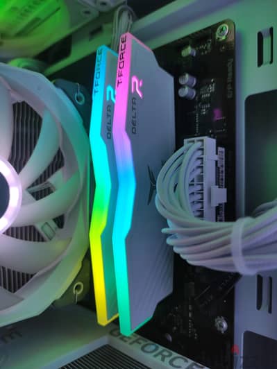 White Tforce RGP DDR4 Ram رامات كمبيوتر كسر زيرو للبيع