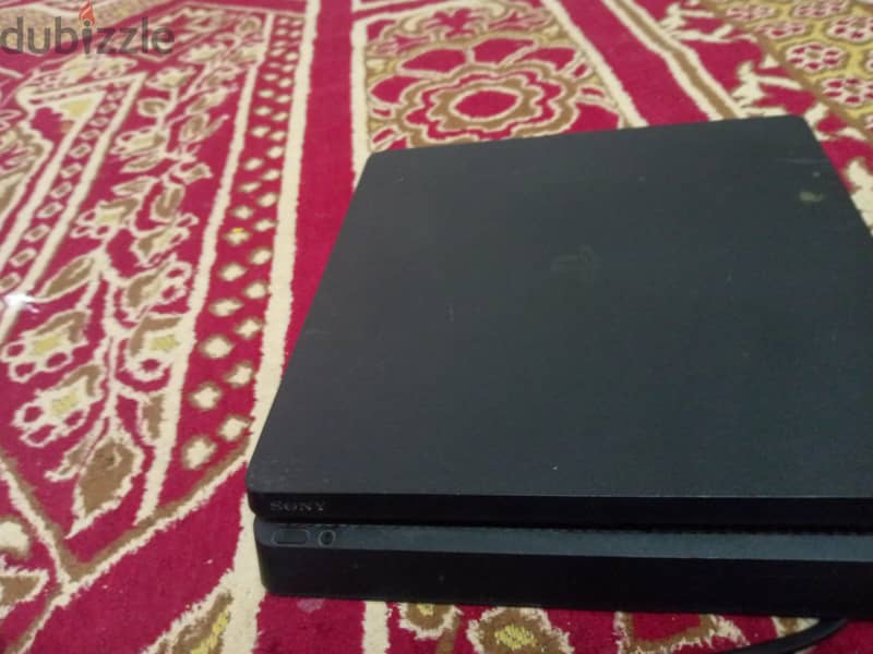 PS4 Slim 1
