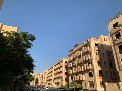 شقة للبيع دور اول فيو جاردن لوكشين امام wetar way وفيلات البنفسج