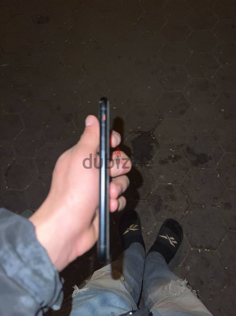 Apple - iPhone XR 3