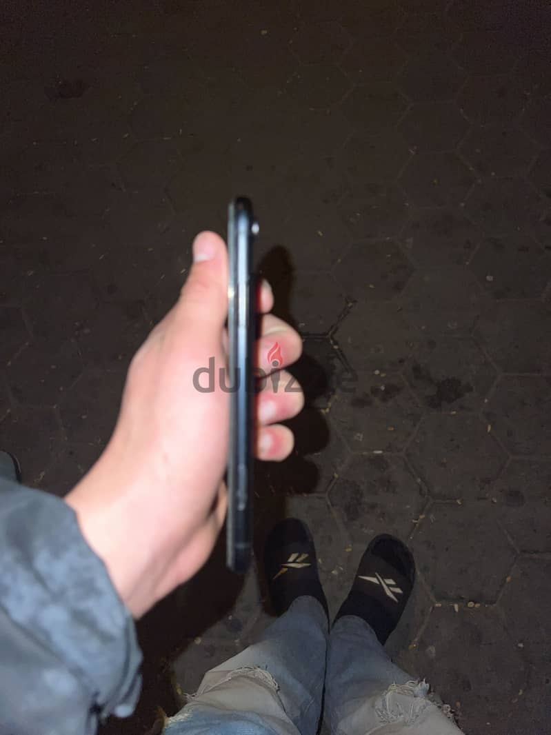 Apple - iPhone XR 4
