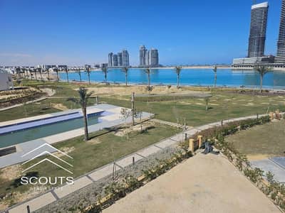 بأقل سعر كاش شاليه للبيع صف اول علي اللاجون استلام فوري متشطبه الترا سوبر لوكس في العلمين الساحل الشمالي north coast بالقرب من مارينا8 marina