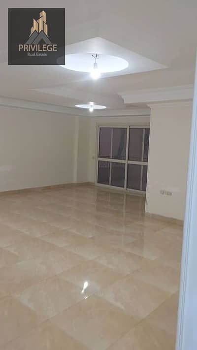 For rent the empty in Compound Tijaan 1 the large area 205m finishes very excellent