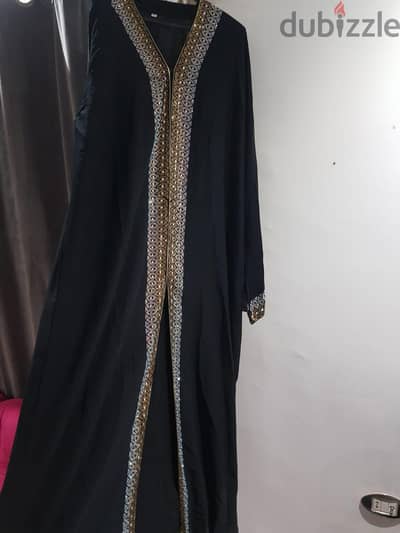 عبايه مطرزة  حرير اماراتى