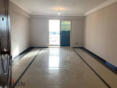 شقه للإيجار في كفرعبده قريبه من ميدان سان جني