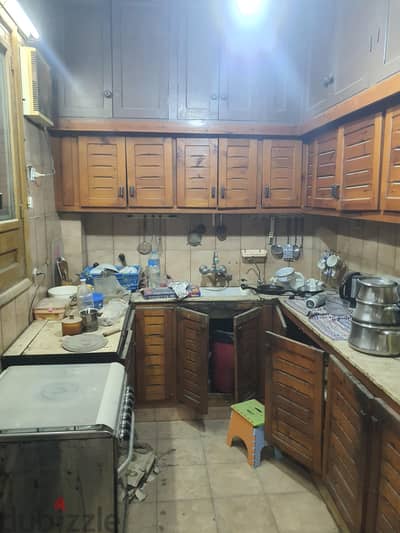 ضلف مطبخ مفكوكه من خشب الموسكي مدهونه فلوت وبالمفصلات والمقابض