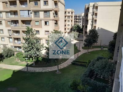 شقة للايجارقانون بمدينتي B6 دور ثاني فيو جاردن 133م بها 3 نوم و2 حمام وقريبة من المسجد والخدمات