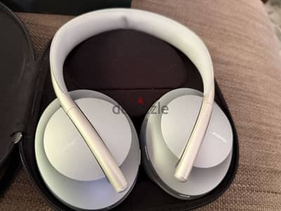 Bose Noise Cancelling Headphones NC 700 – Silver | Like New سماعة