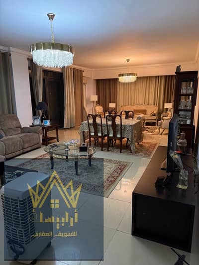 شقة 337 م للبيع بمدينتي b8 بالجراج