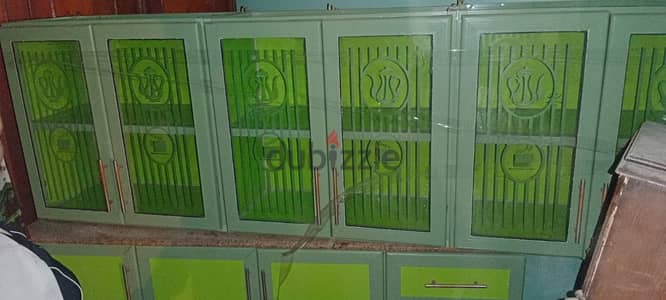 مطبخ المونيوم ٢ متر ، جديد لون اخضر قطعتين مع رخامة جلالة المطبخ عمولة