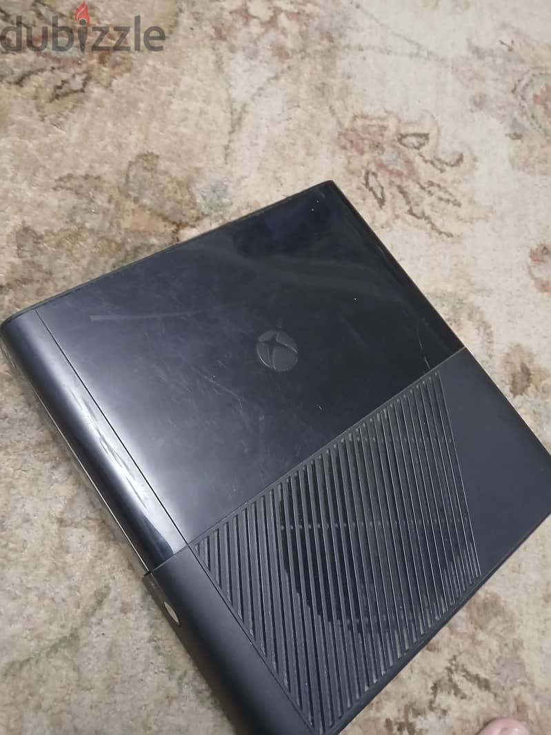Xbox 360 E 4