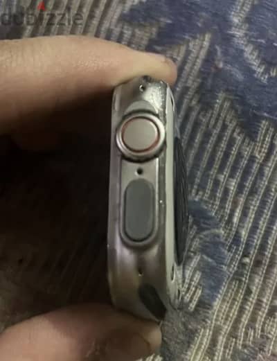 الساعه كويسه مفيش فيها اي حاجه البيع للتجديد فقط