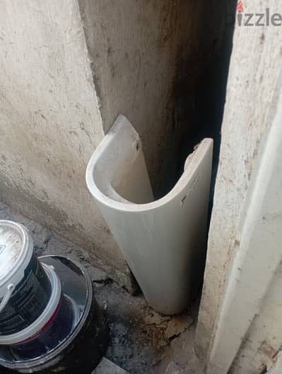 قاعدة حمام وحوض بالركبة