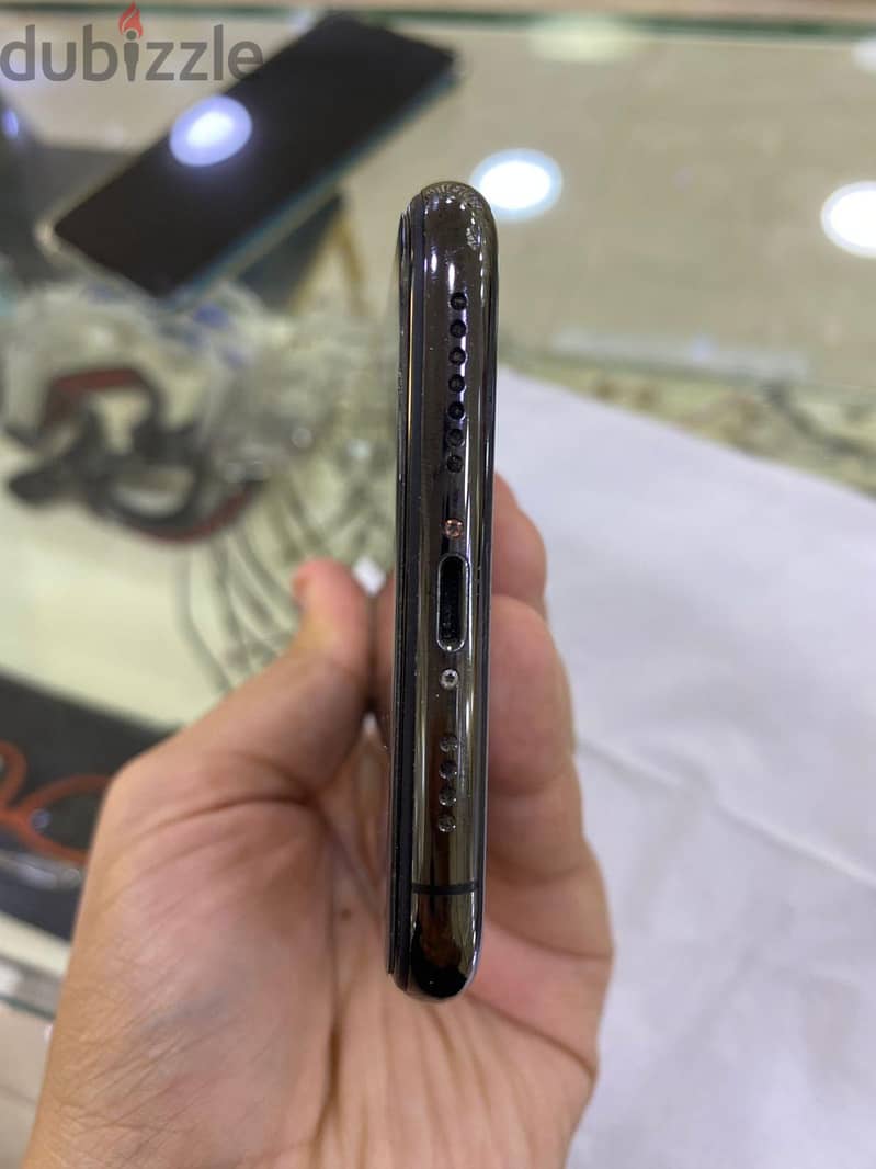 Apple - iPhone XS Max 4