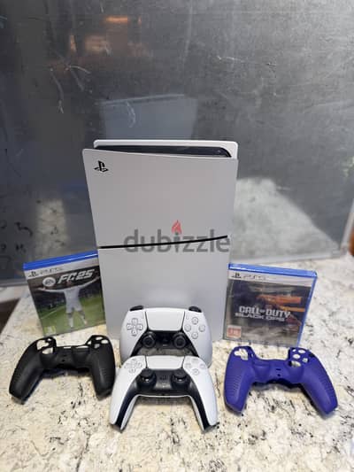PlayStation 5 slim CD version with 2 controllers (FC25+Blackops6)