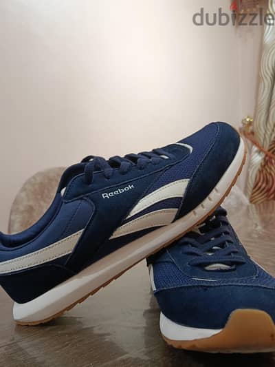 Reebok Original رجالي - مقاس 45 - لون كحلي مميز