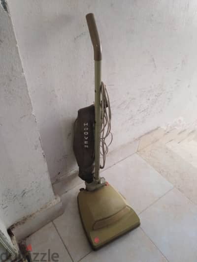 مكنسة عموديه هوفر ايطالي حاله ممتازه