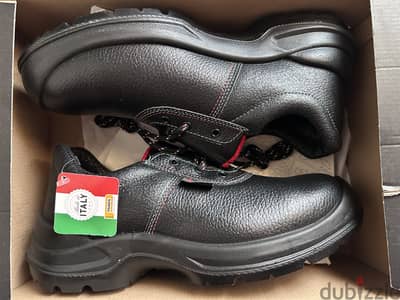 Panda safety italian shoes size 43
