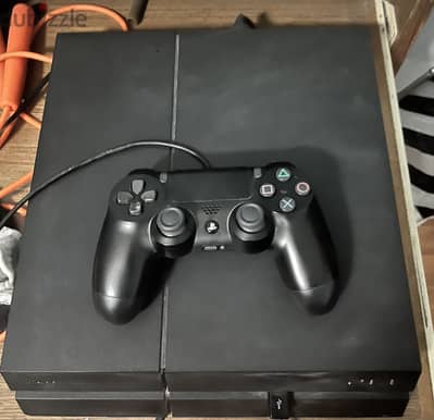 Playstation 4 1TB storage+ 5 online games