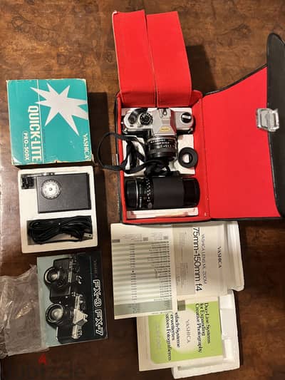 كاميرا فيلم في حالة ممتازة Yashica FX-7 للبيع