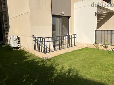 شقة بحديقة للإيجار في كمبوند فيفث سكوير بالتجمع الخامس من المالك مباشر