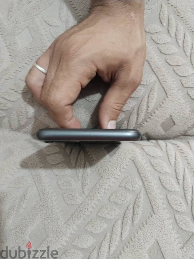 Apple - iPhone 11 6
