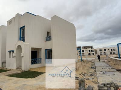  فرصة ريسيل مميزة | توين هاوس في ماونتن فيو رأس الحكمة  امتلك توين هاوس بموقع مميز جدًا داخل ماونتن فيو رأس الحكمة، جاهز للاستلام الفوري. تبلغ مساحة المباني 155 م²، بينما مساحة الأرض 212 م²، بتصميم عصري يوفر أقصى درجات الراحة والخصوصية، داخل واحدة من أف