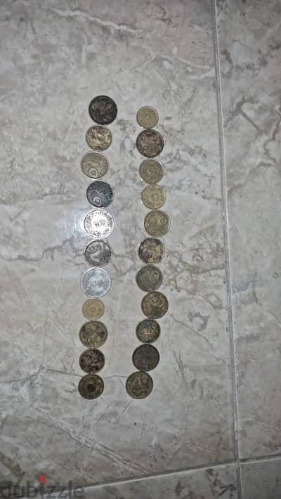 عملات معدنية مصرية وليبية قديمة