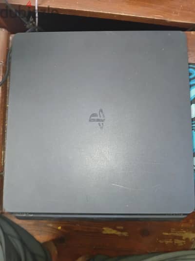ps4 slim 500 gb حالة ممتازة