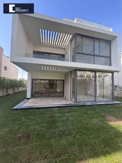 With a Prime View Luxury Villa for Sale in Al Marasem Fifth Square - New Cairo