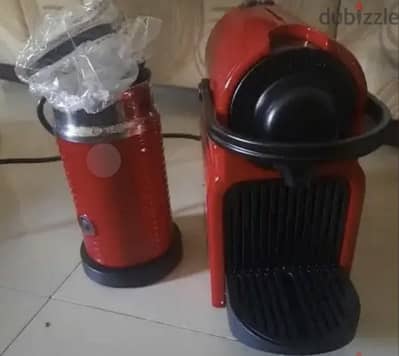 Nespresso coffee machine & milk forther / newww