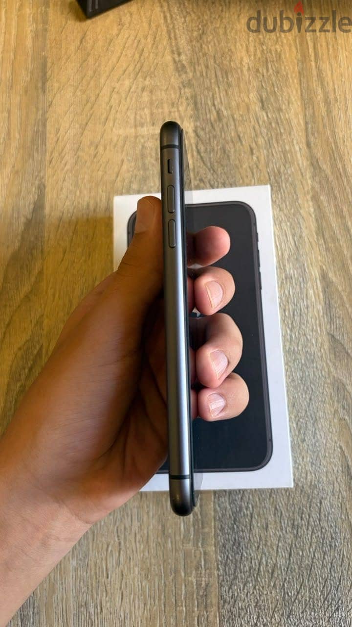 Apple - iPhone 11 4