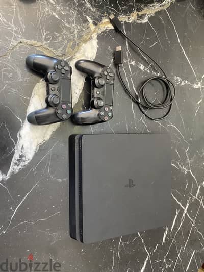 Ps4 slim excellent condition بلايستيشن ٤ سليم