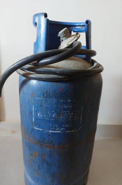 انبوبة غاز مع منظم