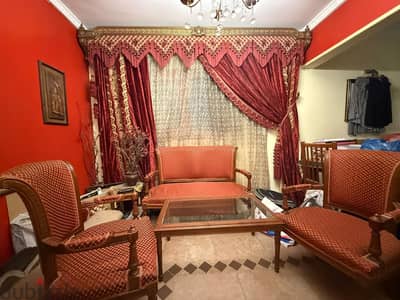 صالون خشب زان طبيعي + الستارة في الخلف