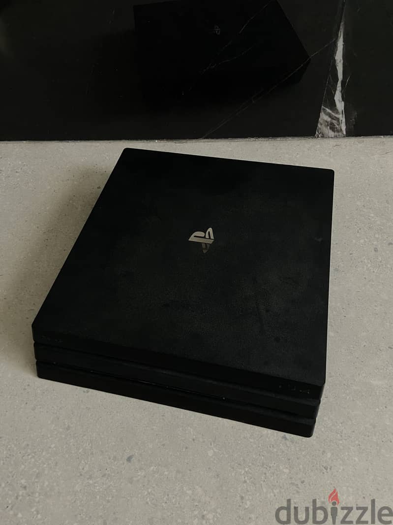 Playstation 4 pro - perfect condition 1