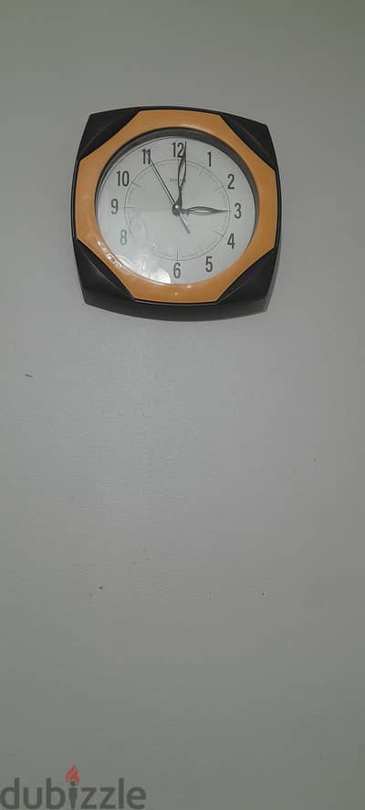ساعة حائط