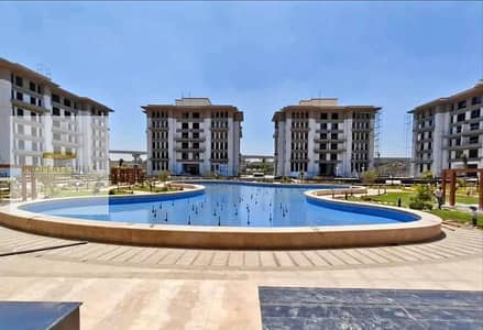 Furnished, ready-to-move apartment in New Cairo directly on the southern 90th Street - in front of the American University
